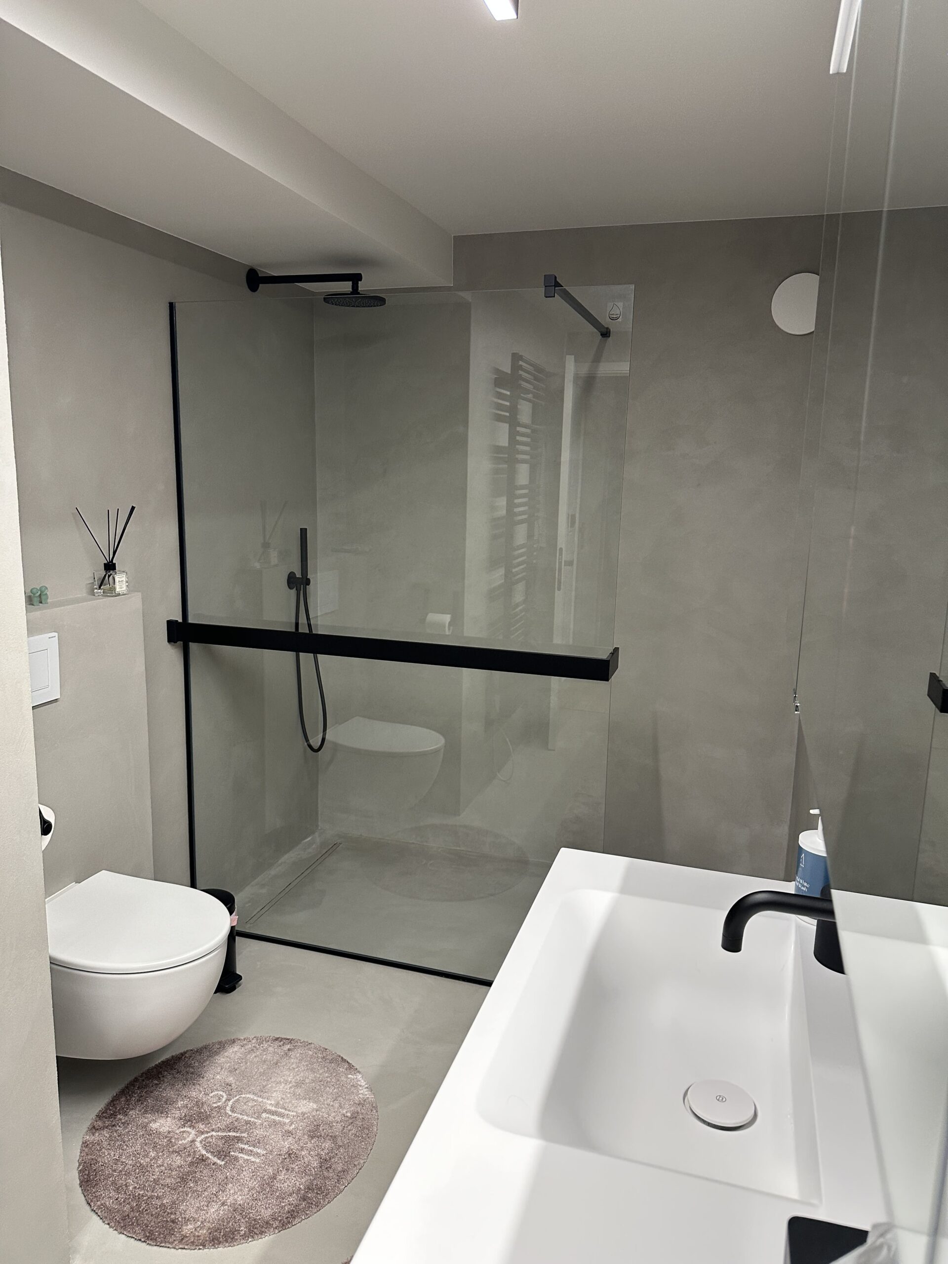 Badkamerrenovatie Gerenoveerde badkamer
